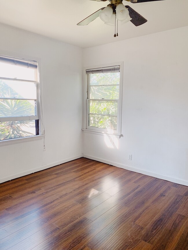 Building Photo - 636 W Queen St