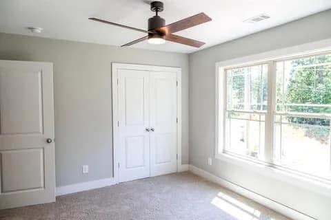 Foto del edificio - 8850 Four Mile Creek Rd
