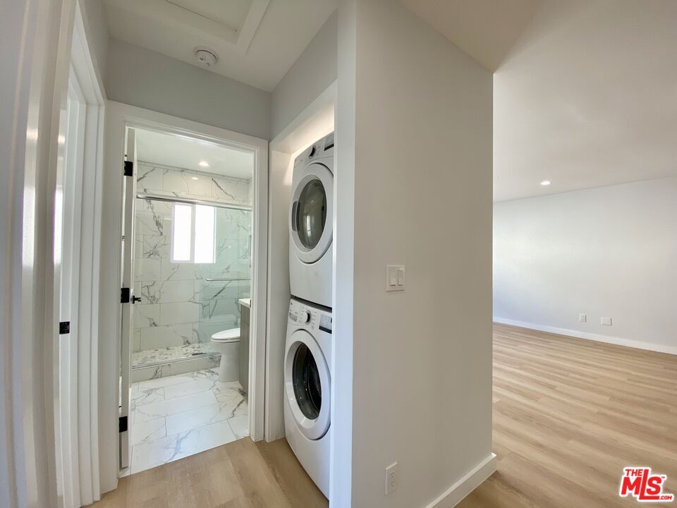 Foto principal - 3207 W 3rd St