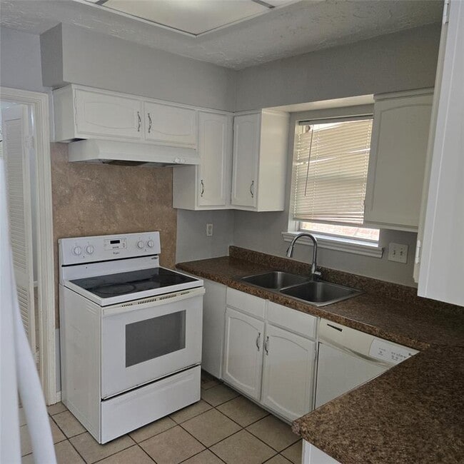 Building Photo - 11902 Scottsdale Dr