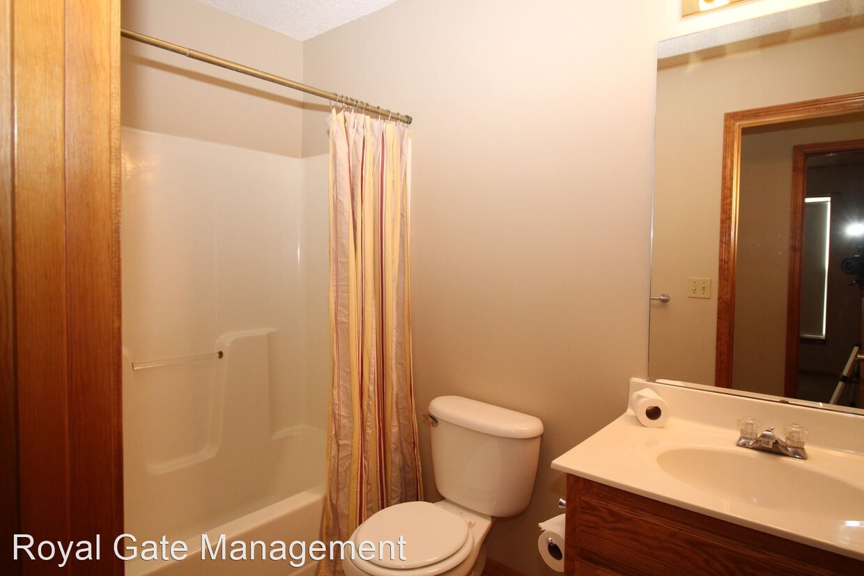 Primary Photo - 5807 Meadow Heights Dr