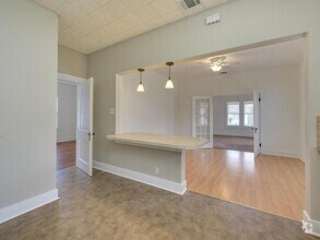 Building Photo - 916 Cecelia St