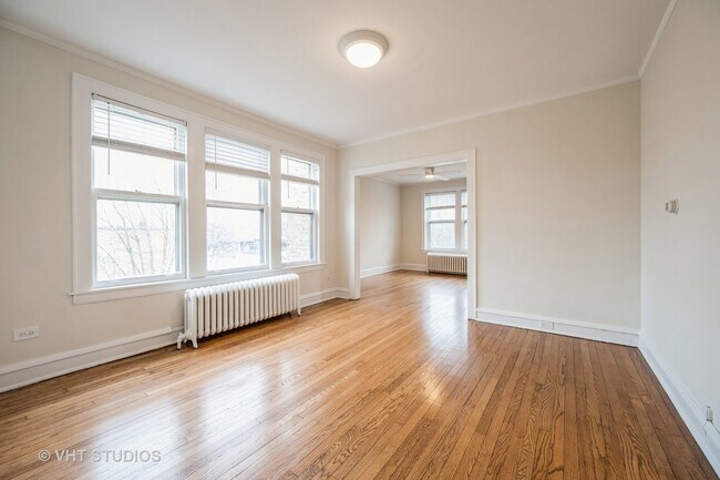 Foto del edificio - 964 Green Bay Rd