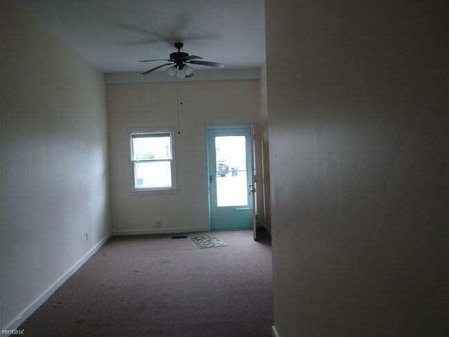 Foto del edificio - 2 br, 1 bath Duplex - 1064 E Caldwell St #1