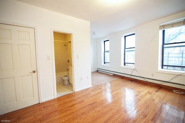 Building Photo - 6079 Myrtle Ave