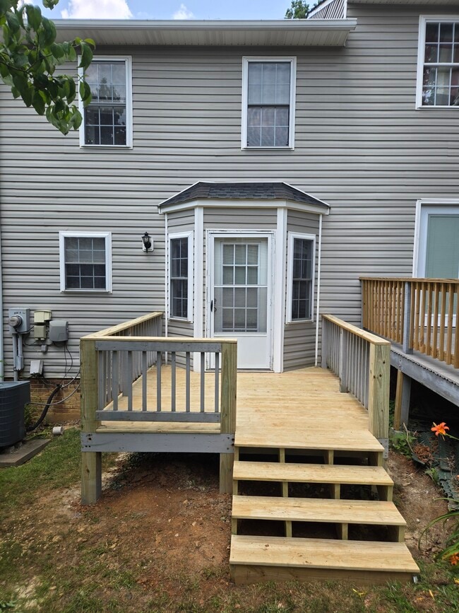 Building Photo - 306 Spruce St