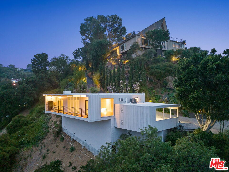 Foto principal - 2359 Sunset Heights Dr