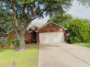 Building Photo - 2608 Stenson Dr