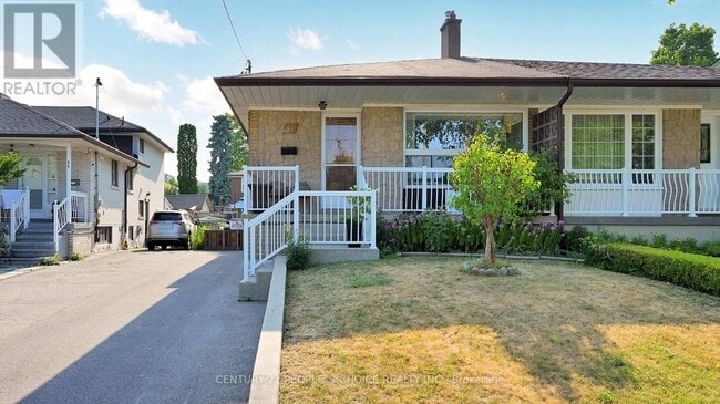 Building Photo - 42 Clayhall Crescent