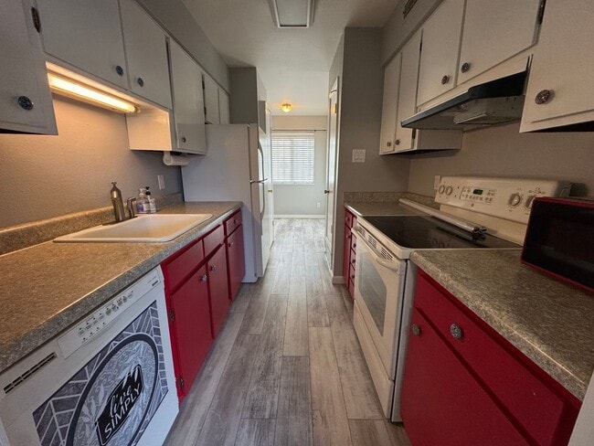 Foto del edificio - All Utilities Included! Condo in Winrock Villas