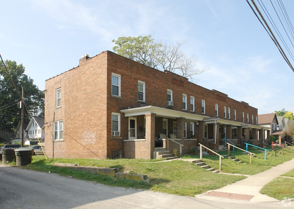 Primary Photo - 451-463 E Tompkins St