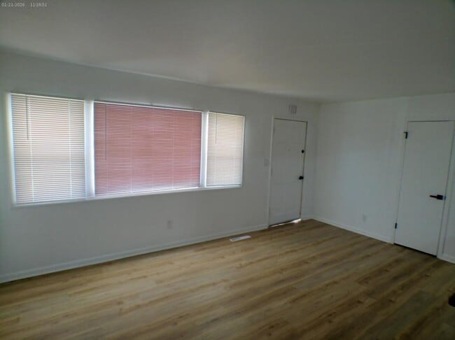 Foto del edificio - 3126 Longwood Ave