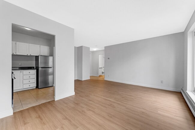 Building Photo - 145 York St