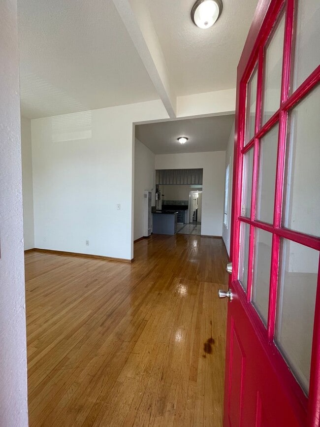 Building Photo - 1526 5th St