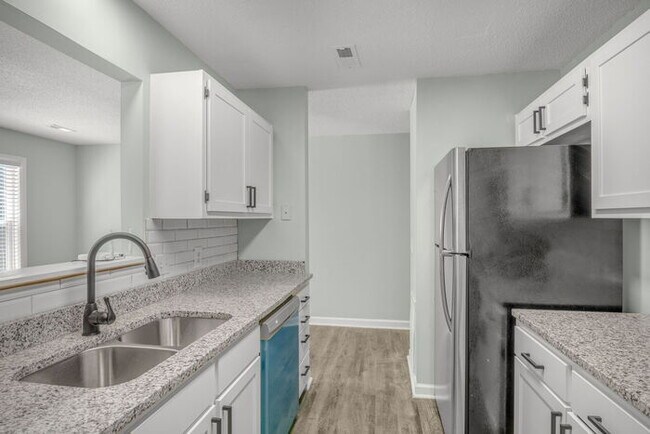 Photo - 515 Cely Ln House