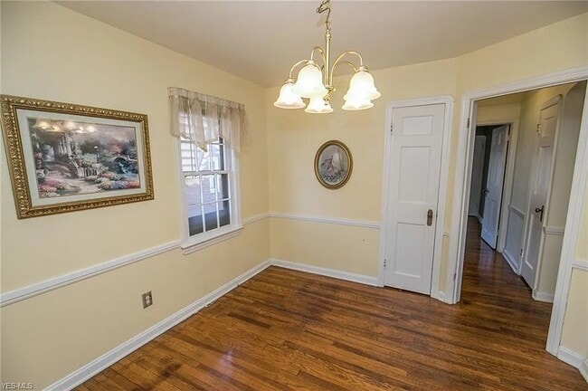 Building Photo - 3125 W 140th St