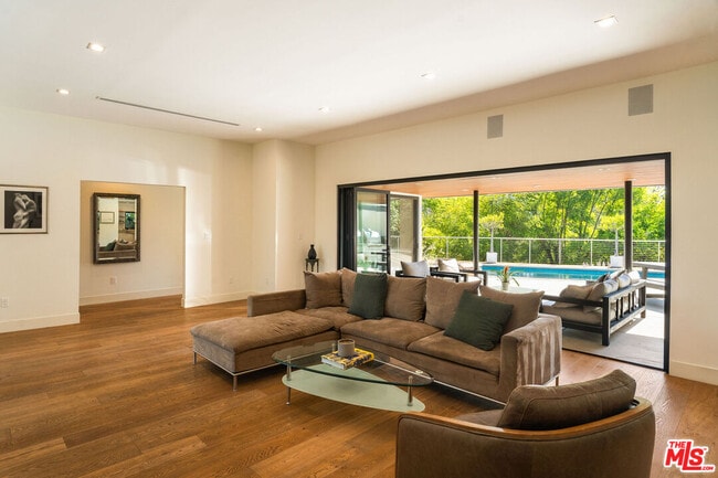 Foto del edificio - 11460 Laurelcrest Rd