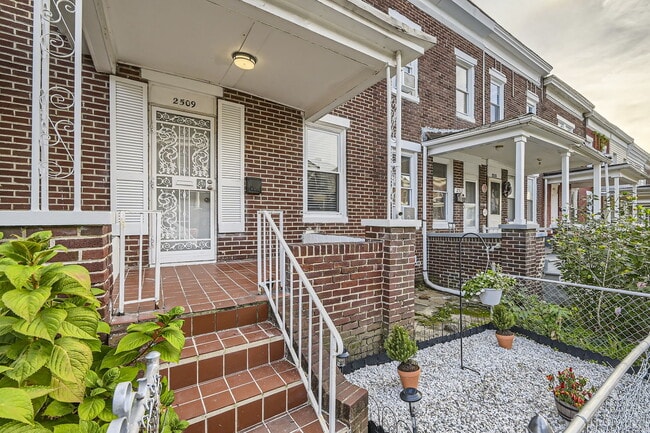 Building Photo - 2509 Lauretta Ave