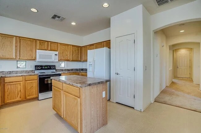 Despensa de cocina - 3470 E Riopelle Ave