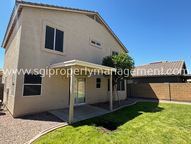 Foto del edificio - 4 bedroom Youngtown home for rent