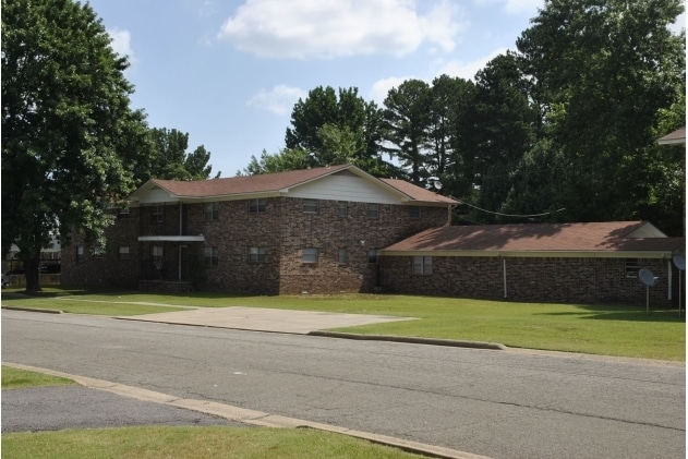 Primary Photo - 920 N Fargo Ave