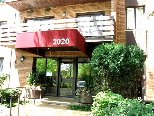 Building Photo - 2020 Chestnut Ave