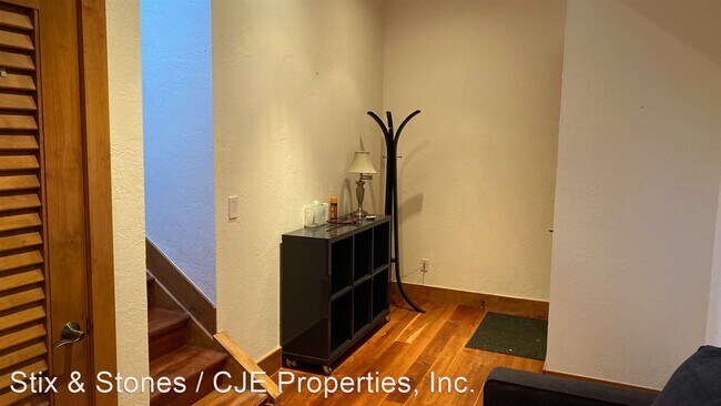 Building Photo - 3 br, 2.5 bath House - 1465 S. Pearl St #6