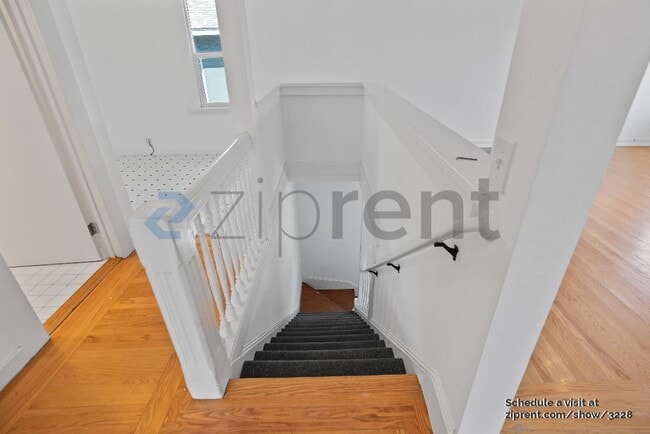 Building Photo - 928 60th St
