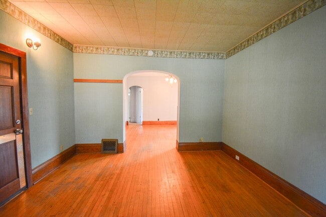 Building Photo - 209 S Pearl St