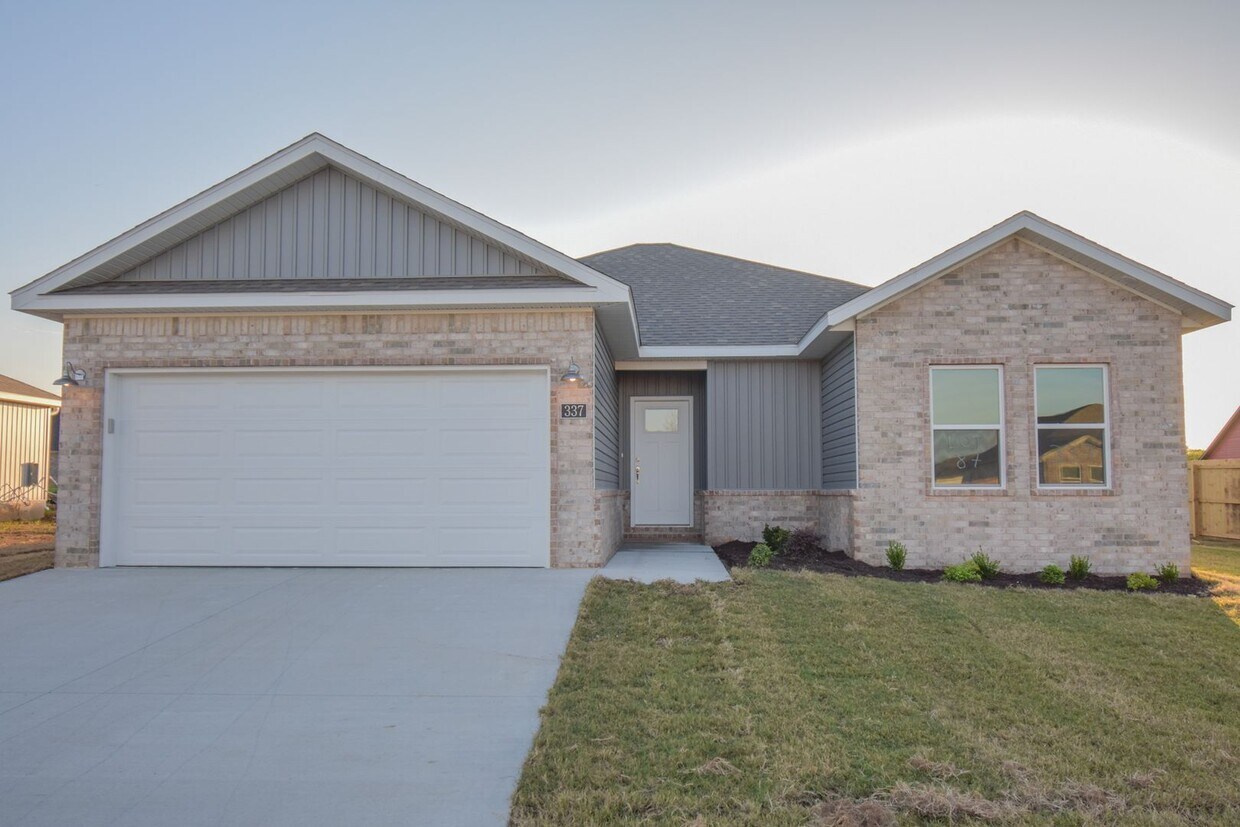 Nice 3 bedroom 2 bath home located right ... - Nice  3 bedroom 2 bath home located right ...