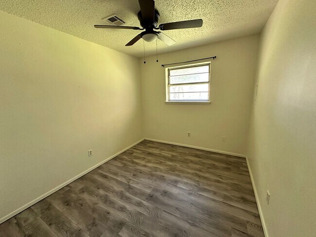 Foto del edificio - 3 bed 1.5 bath NW OKC