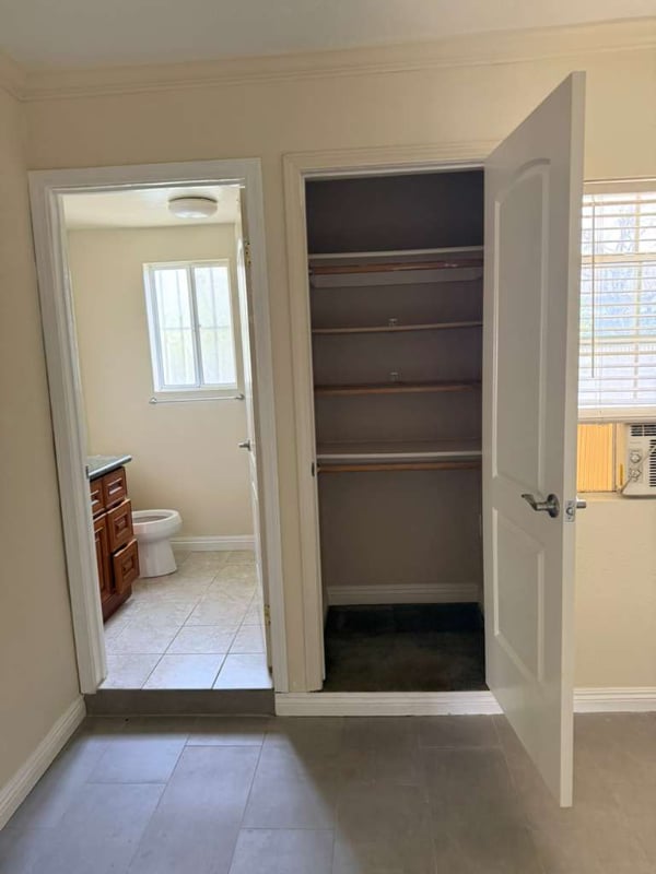 Building Photo - 224 Gladys Ave