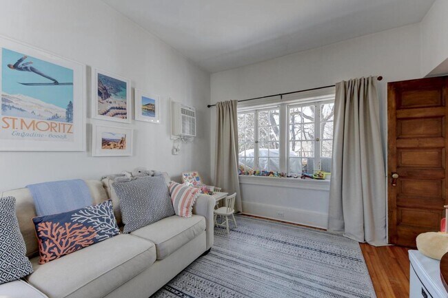 Foto del edificio - 1622 1/2 29th St NW