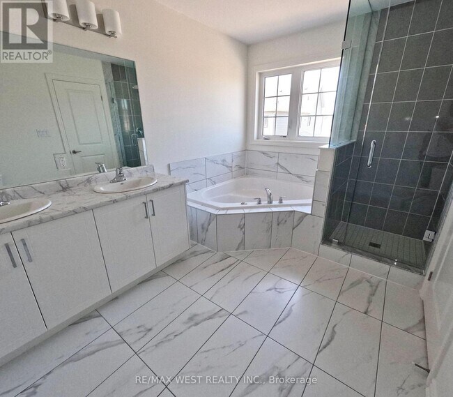 Building Photo - 246 Mckenzie Dr