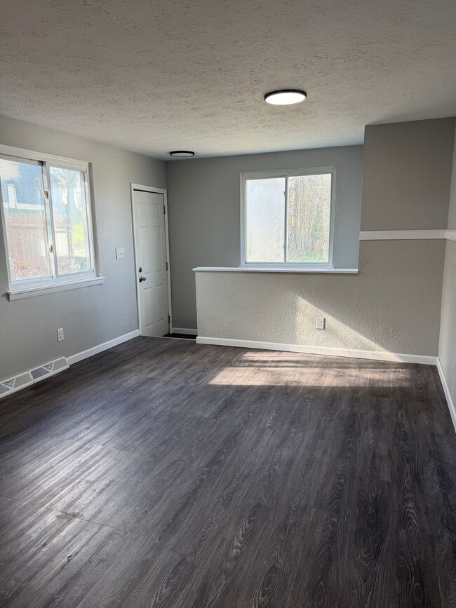 Building Photo - 3 Bedroom NE Canton House for rent