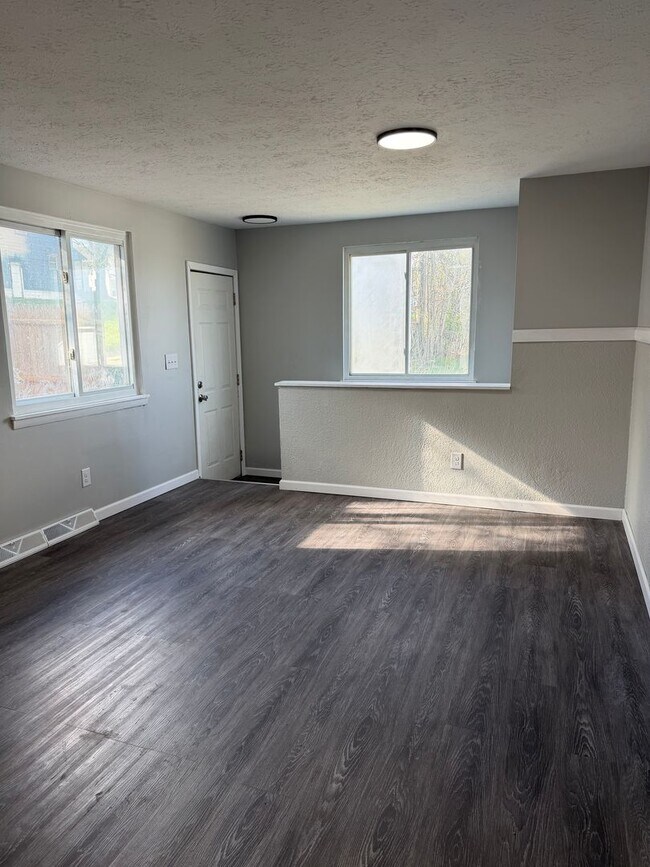 Foto del edificio - 3 Bedroom NE Canton House for rent