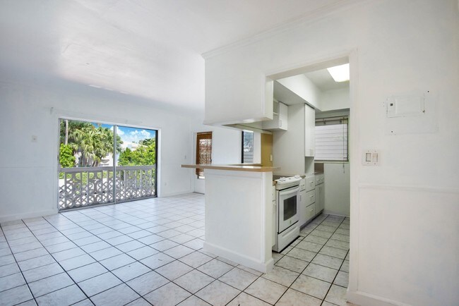 LIVING ROOM/OPEN BAR KITCHEN - 719 Euclid Ave