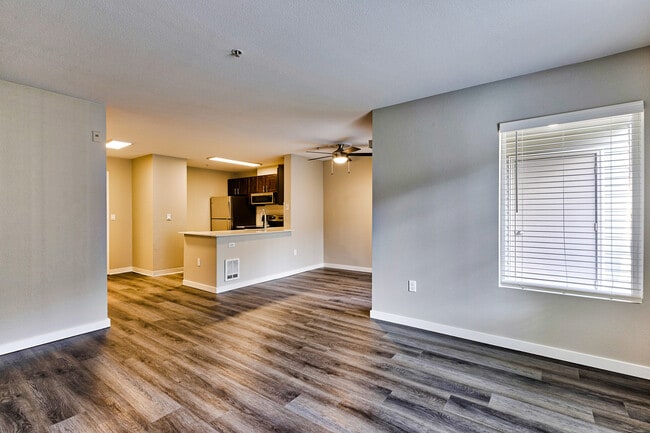Building Photo - The Retreat at Bothell