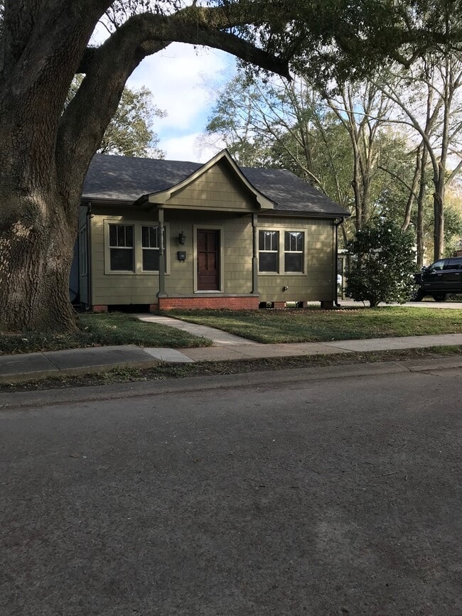 Building Photo - 3 Bedroom 2 bath home