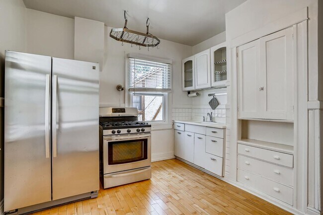 Foto del edificio - Charming 2 Bedroom in Cherry Creek- NEW AC UNIT! Fenced back space!