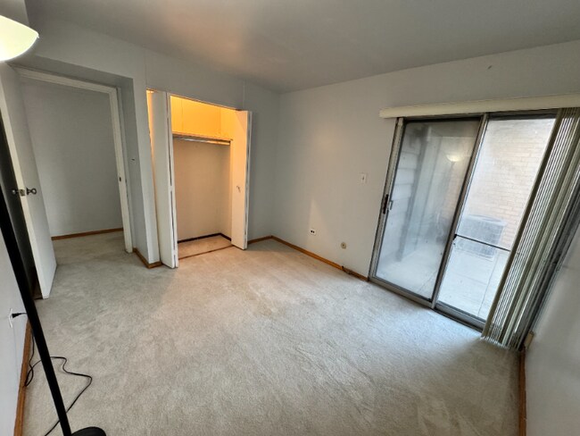 Foto del edificio - 6139 Knoll Wood Rd