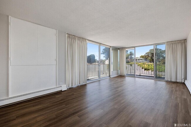 Foto del edificio - 1050 North Point St