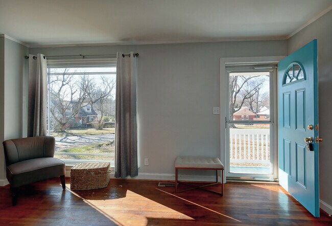 Foto del edificio - 1601 Cromwell Ct