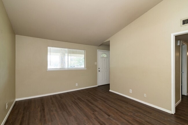 Foto del edificio - 3230 Ridgeview Cir