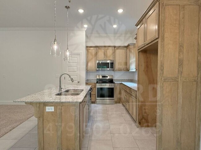 Foto del edificio - Single-Family Home- 2 Bed/ 2 Bath w/ Hobby...