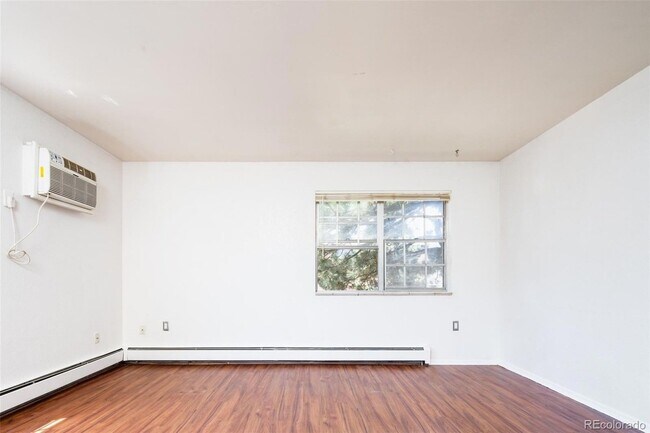 Foto del edificio - 3300 S Clarkson St