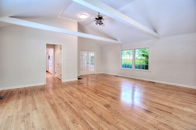 Foto del edificio - 8 Clover Ln