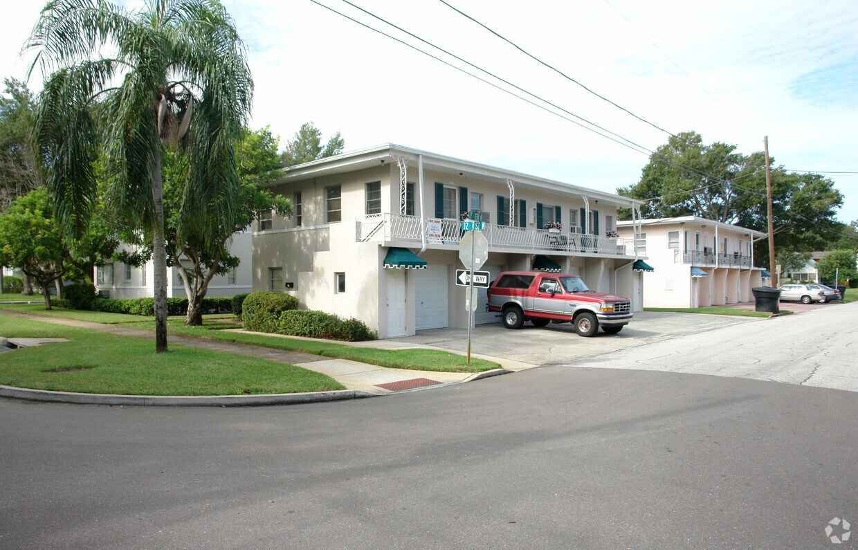 Building Photo - 1201 17th Ave N
