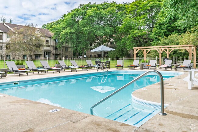 Piscina - Mill Creek Apartments
