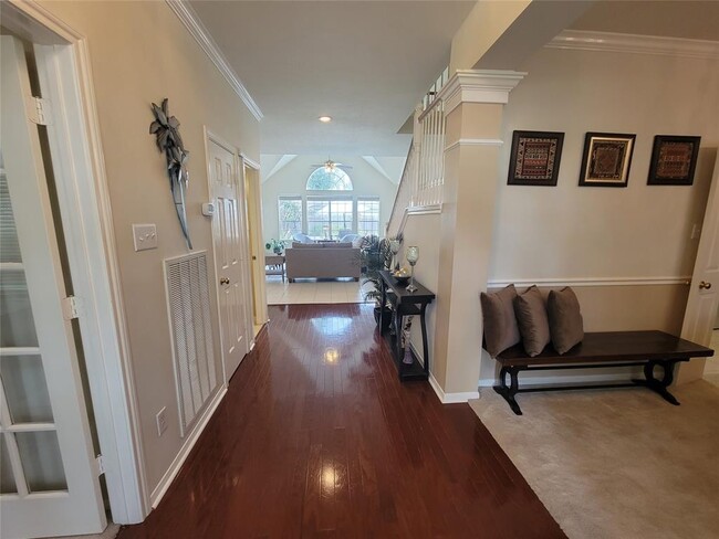 Building Photo - 1811 Greenway Village Dr
